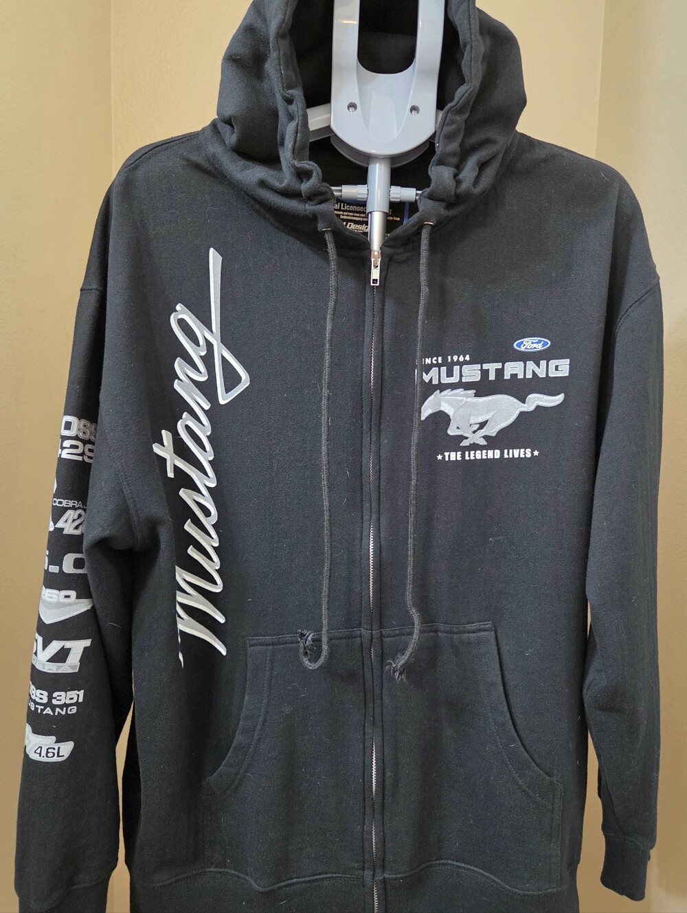 Official Licensed Ford Black Mustang Zip-Up Hoodie Jacket.   XL